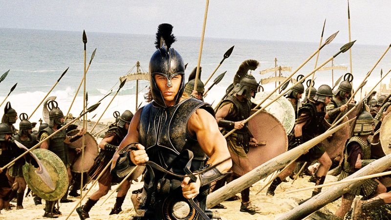 Troy.. عندما يتفوق غبار المعارك على وهج الأوسكار وسقطات الرومانسية
