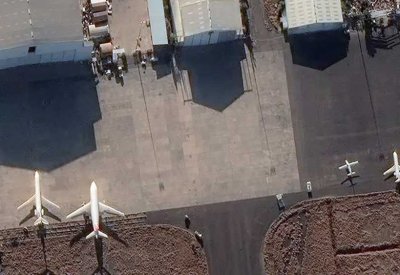 القوات اليمنية تستهدف مدرج مطار صنعاء لمنع هبوط طائرة إيرانية