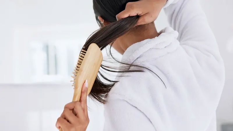 العادات المنزلية لتعزيز نمو الشعر.. حقيقة أم وهم؟