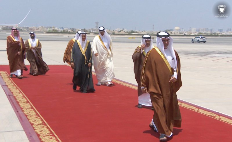 سمو ولي العهد رئيس مجلس الوزراء يعود إلى أرض الوطن قادمًا من دولة قطر بعد تقديم واجب العزاء في وفاة صاحب السمو الأمير الوالد الشيخ حمد بن خليفة آل ثاني