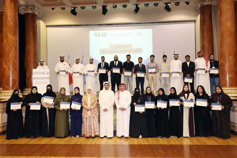 محافظ العاصمة يفتتح معرض الإبداع التكنولوجي لطلبة الجامعة الخليجية