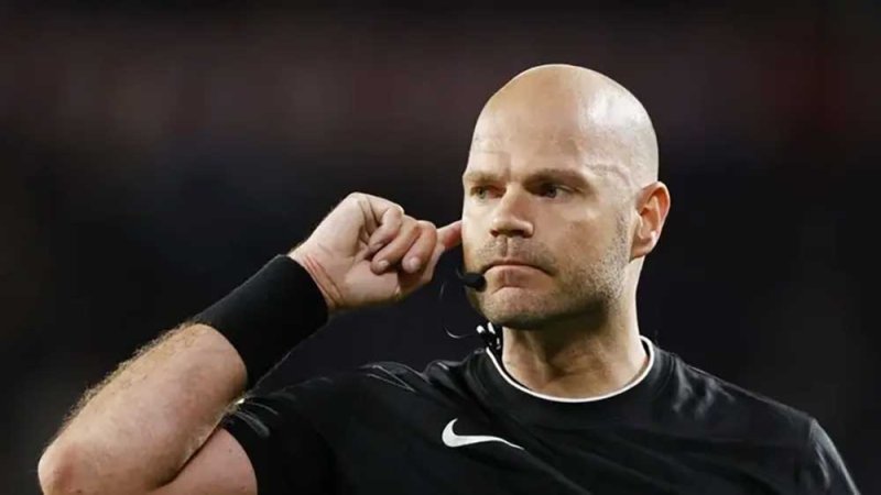 بعد قضية أطاحت به من كأس العالم.. وفاة حكم هولندي عن 38 عاماً