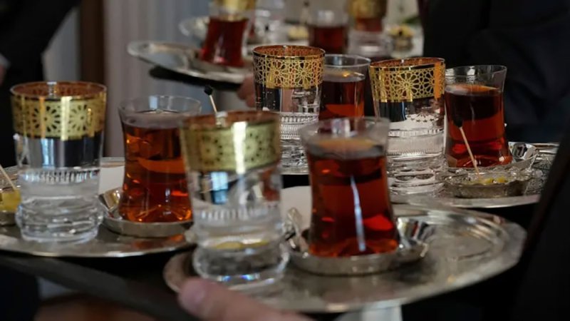 احذر.. كوب الشاي قد ينطوي على مخاطر صحية خفية