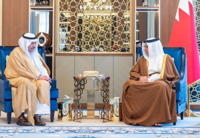 سمو ولي العهد رئيس مجلس الوزراء يلتقي سفير المملكة العربية السعودية لدى مملكة البحرين