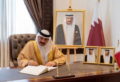 الأمين العام لمجلس النواب يقدم واجب العزاء في وفاة المغفور له صاحب السمو الأمير الوالد الشيخ حمد بن خليفة آل ثاني