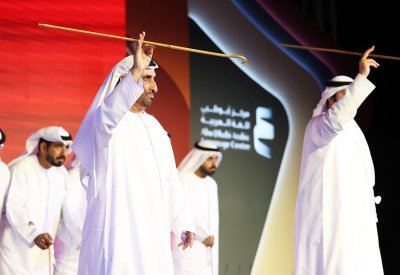 أبوظبي للغة العربية يطلق مشروعاً لتوثيق فن “الرزيف” الشعري