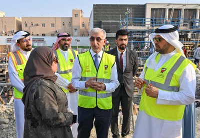 وزير الأشغال يتفقد مشاريع تطوير مدينة المحرق ويؤكد المضي في تنفيذها وفق أعلى معايير الجودة
