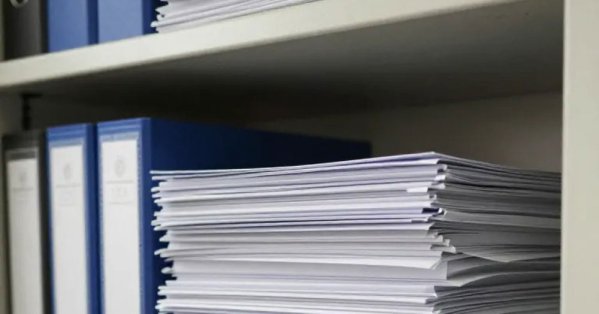 مقيم ينتحل صفة بحريني ويحصل على معاش تقاعدي ومكافأة نهاية الخدمة