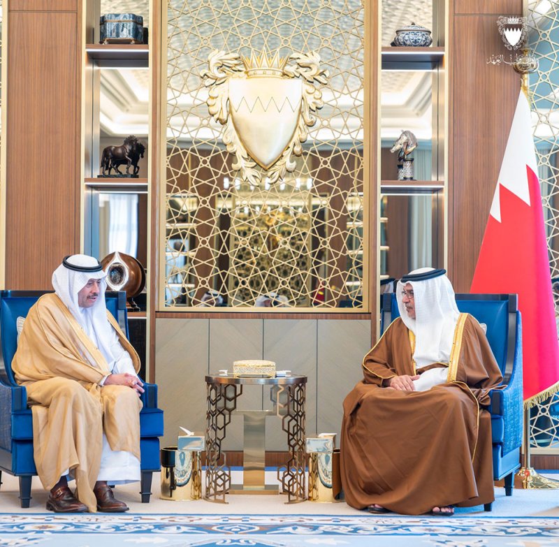 سمو ولي العهد رئيس مجلس الوزراء يلتقي سفير المملكة العربية السعودية لدى مملكة البحرين