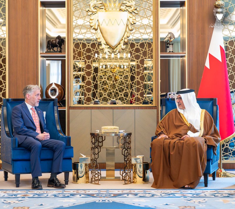 سمو ولي العهد رئيس مجلس الوزراء يستقبل سفير المملكة المتحدة لدى مملكة البحرين بمناسبة انتهاء فترة عمله
