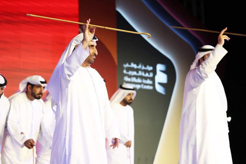 أبوظبي للغة العربية يطلق مشروعاً لتوثيق فن “الرزيف” الشعري