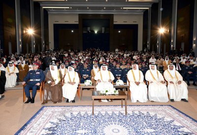 وزير الداخلية يشهد حفل تخريج الدفعة الرابعة عشرة من مرشحي الضباط الجامعيين
