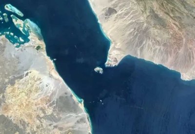 تقارير: إيران تطلب من الحوثيين الاستعداد لإغلاق باب المندب