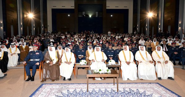 وزير الداخلية يشهد حفل تخريج الدفعة الرابعة عشرة من مرشحي الضباط الجامعيين