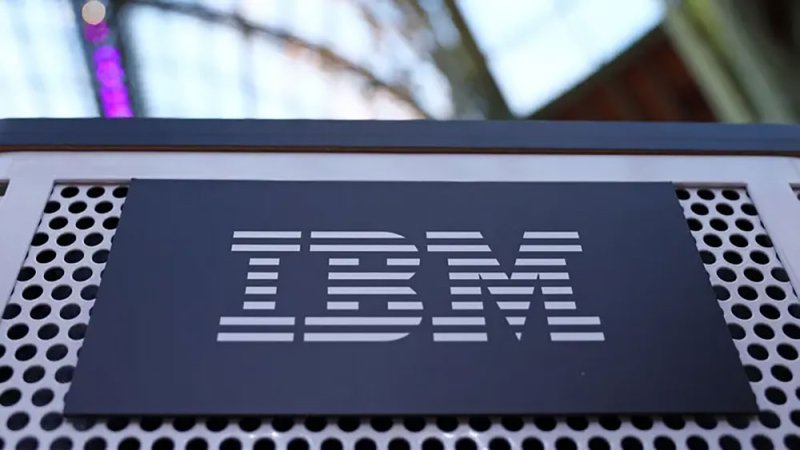 انهيار تاريخي لسهم IBM يكشف انقساماً متزايداً داخل قطاع التكنولوجيا