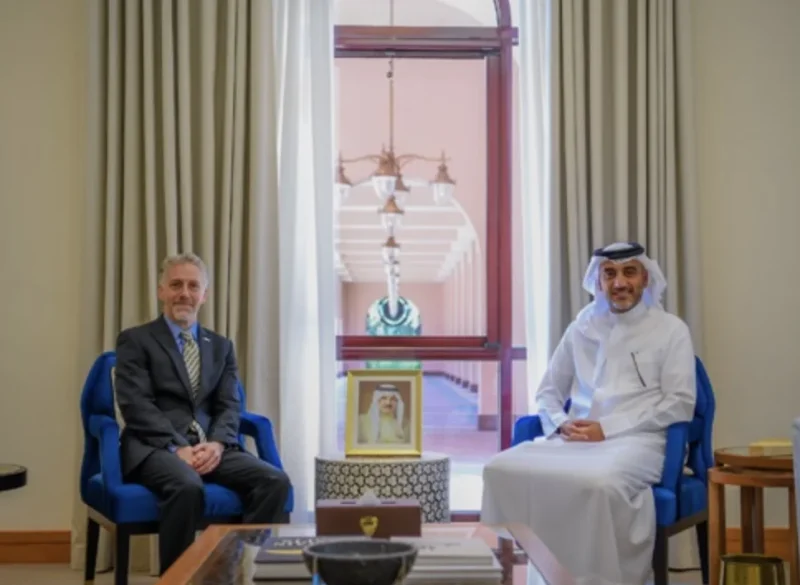 وزير شؤون مجلس الوزراء يستقبل سفير المملكة المتحدة لدى مملكة البحرين