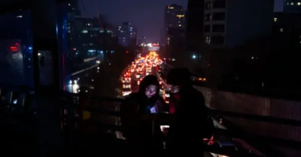 بعد استهداف منشآت الطاقة.. إيران تدعو المواطنين إلى ترشيد استهلاك الكهرباء