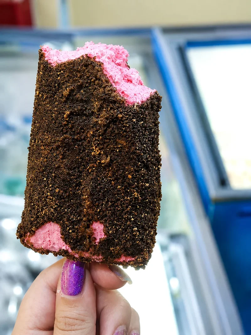 آيسكريم “أبو الحب”... نكهة تعيد البحرينيين إلى ذكريات الطفولة