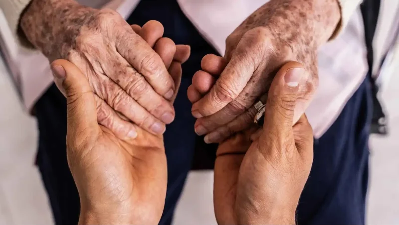 قبل أن تبدأ الشيخوخة.. علماء يكشفون مفتاحاً جديداً لطول العمر