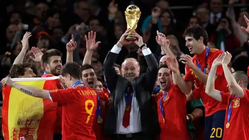 ديل بوسكي بطل العالم 2010 يحذر إسبانيا: الأرجنتينيون "مزعجون"