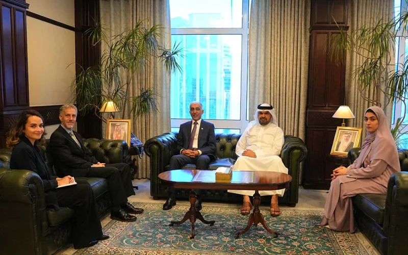وزير الأشغال يستقبل سفير المملكة المتحدة لدى مملكة البحرين