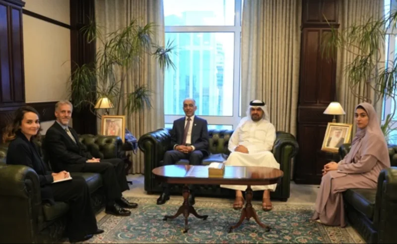 وزير الأشغال يستقبل سفير المملكة المتحدة لدى مملكة البحرين