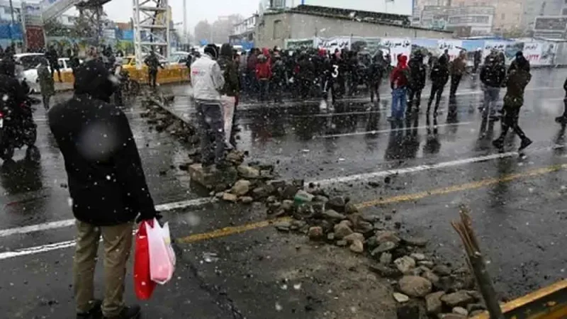 إيران: إعدام شخصين شاركا في احتجاجات يناير