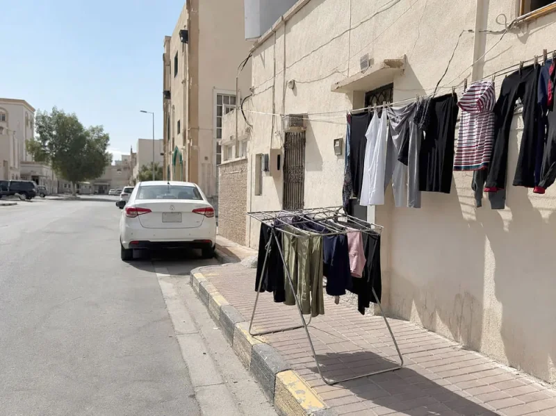 300 دينار غرامة تعليق الملابس وحبال الغسيل على الطرق
