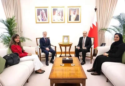 وزير العمل ووزير الشؤون القانونية يستقبل سفير المملكة المتحدة لدى مملكة البحرين