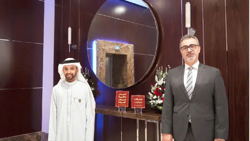“الفنادق الوطنية” الشركة المالكة لفندق “الدبلومات”  تتسلّم أعمال “أثر بكلمات” من الكاتب راشد بن محمد