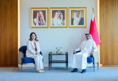 وزير المواصلات والاتصالات يستقبل سفيرة جمهورية صربيا لدى مملكة البحرين