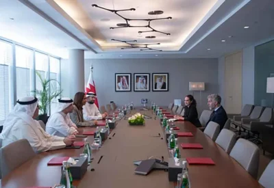 وزيرة التنمية المستدامة الرئيس التنفيذي لمجلس التنمية الاقتصادية تستقبل سفير المملكة المتحدة لدى مملكة البحرين