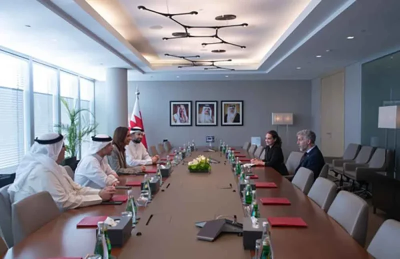 وزيرة التنمية المستدامة الرئيس التنفيذي لمجلس التنمية الاقتصادية تستقبل سفير المملكة المتحدة لدى مملكة البحرين