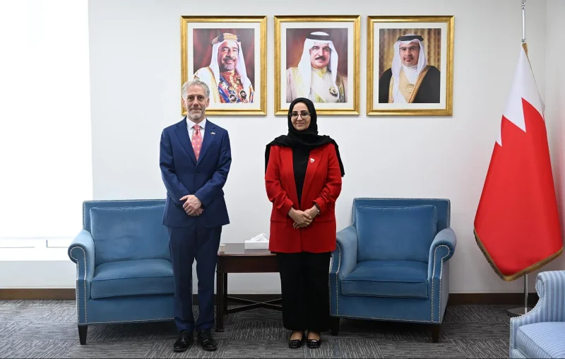 وزيرة الصحة تستقبل سفير المملكة المتحدة لدى مملكة البحرين