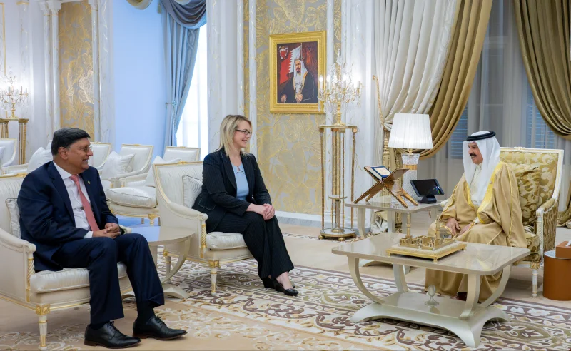 جلالة الملك المعظم يستقبل الرئيس التنفيذي والمدير الطبي لمستشفى الإرسالية الأمريكية وسفيرة الولايات المتحدة الأمريكية لدى المملكة