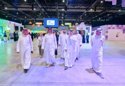 وكيل وزارة شؤون الشباب يُطلعُ نائب رئيس مجلس إدارة مجموعة استثمارات الزياني وأعضاء الإدارة  على برامج مدينة شباب 2030