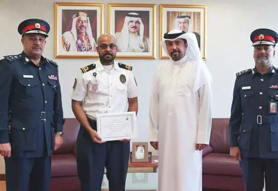 رئيس الجمارك يكرّم أحد منتسبي جمارك المنافذ الجوية تقديراً لجهوده في إحباط محاولة نوعية لتهريب المواد المخدرة