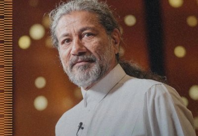 من نخيل الأحساء إلى شاشة المملكة.. رحلة أحمد الملا بين الشعر والسينما
