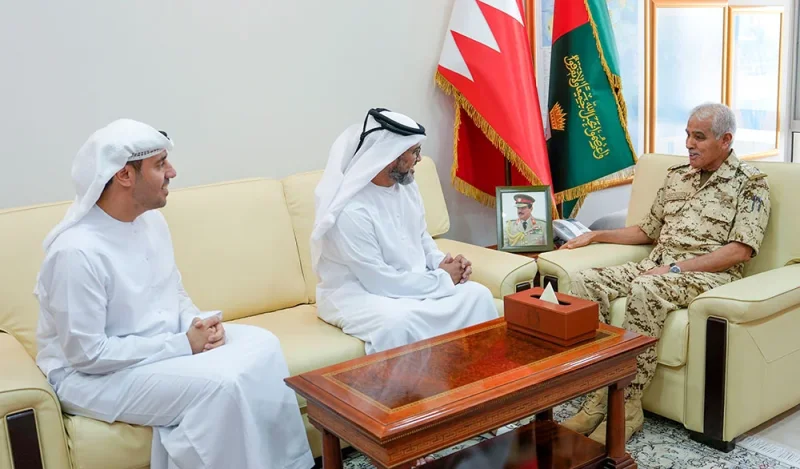 رئيس هيئة الأركان يستقبل العضو المنتدب والرئيس التنفيذي لمجموعة إيدج بدولة الإمارات العربية المتحدة