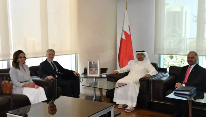 وزير النفط والبيئة يستقبل سفير المملكة المتحدة لدى مملكة البحرين
