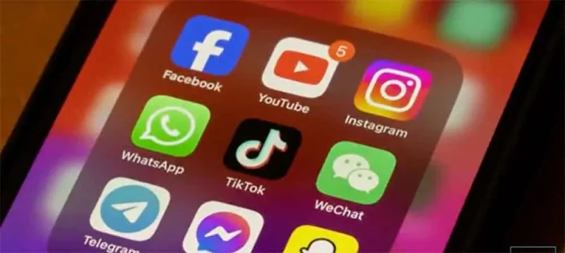 فرنسا تحظر على شركات التواصل الاجتماعي فتح أو الإبقاء على حسابات القاصرين