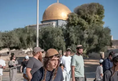 الرئاسة الفلسطينية تدين اقتحام مستوطنين للأقصى وتصفه بالانتهاك الصارخ