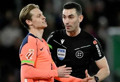 برشلونة يعلن إصابة دي يونغ في "رباط الركبة"