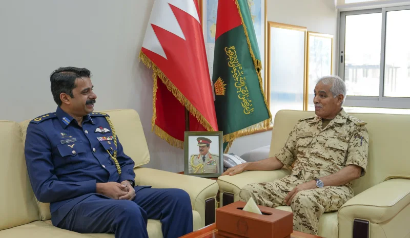 رئيس هيئة الأركان يستقبل الملحق العسكري الباكستاني بمناسبة انتهاء فترة عمله