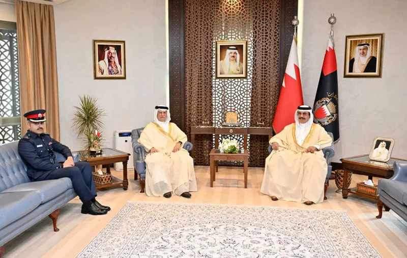 معالي وزير الداخلية يستقبل الشيخ علي بن عبدالله آل خليفة بمناسبة إنهاء نجله برنامج الزمالة من جامعة هارفارد الأمريكية