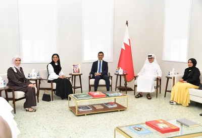 وزير شؤون البلديات والزراعة يجتمع مع رئيس وأعضاء جمعية البحرين للمدن الذكية