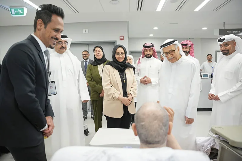 رئيس المجلس الأعلى للصحة يتفقد مركز المحرق للرعاية الصحية الخاصة ويطلع على خدماته التأهيلية والمتخصصة