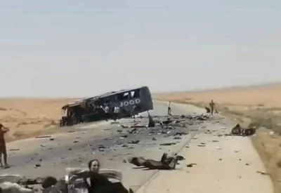تصادم حافلتين يخلف عشرات القتلى والجرحى في السخنة بسوريا