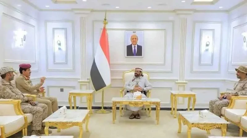 العرادة يشدد على رفع الجاهزية القتالية ويؤكد: الحوثي لا يؤمن إلا بخيار الحرب