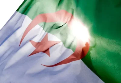 الإنجليزية أولا.. قرار مدرسي يعيد معركة الفرنسية في الجزائر